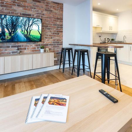 Modern Canal View Home, In City Centre, Sleeps 8 Γκάλγουεϊ Εξωτερικό φωτογραφία