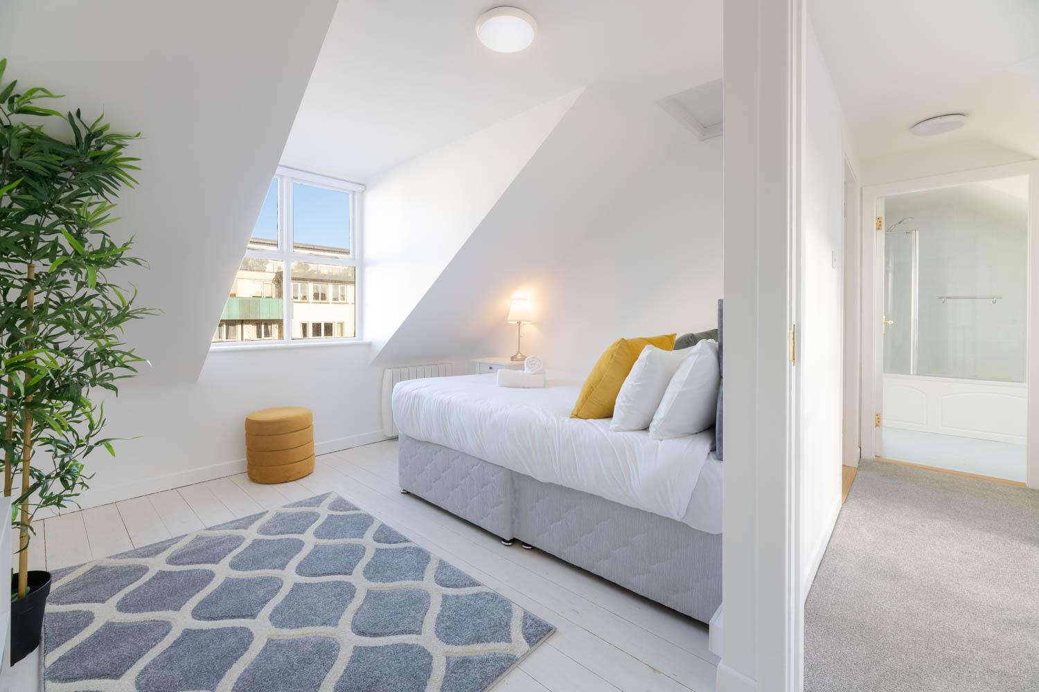 Modern Canal View Home, In City Centre, Sleeps 8 Γκάλγουεϊ Εξωτερικό φωτογραφία