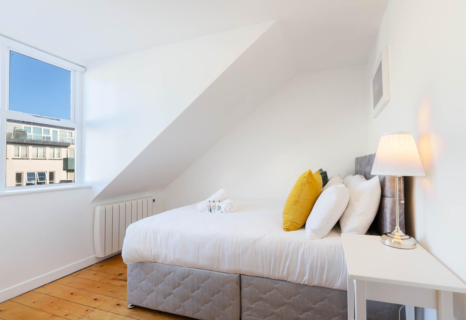 Modern Canal View Home, In City Centre, Sleeps 8 Γκάλγουεϊ Εξωτερικό φωτογραφία