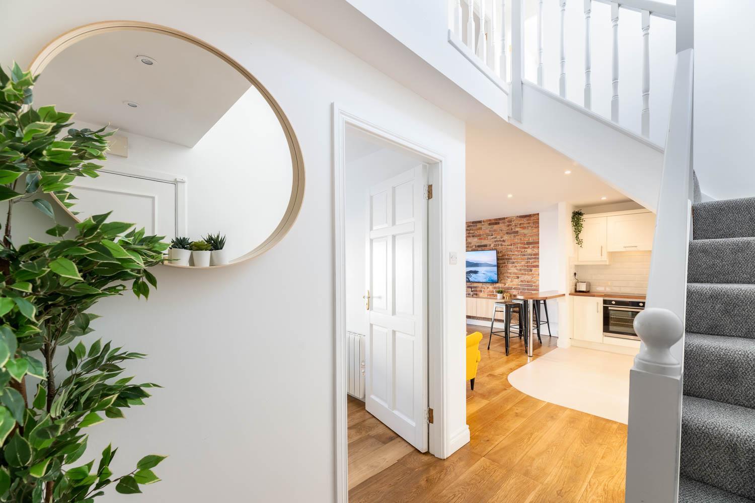 Modern Canal View Home, In City Centre, Sleeps 8 Γκάλγουεϊ Εξωτερικό φωτογραφία